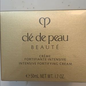 Clé De Peau fortifying intensive cream